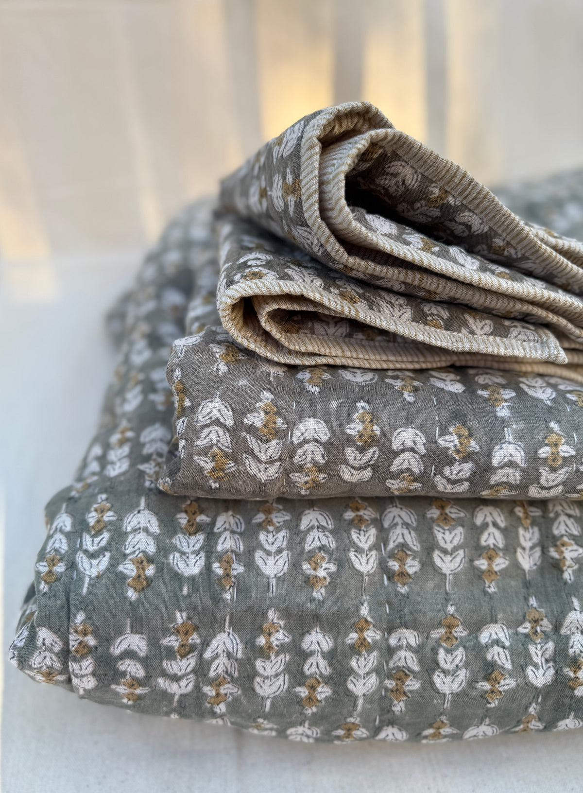 Blossom Taupe/Olive Quilt